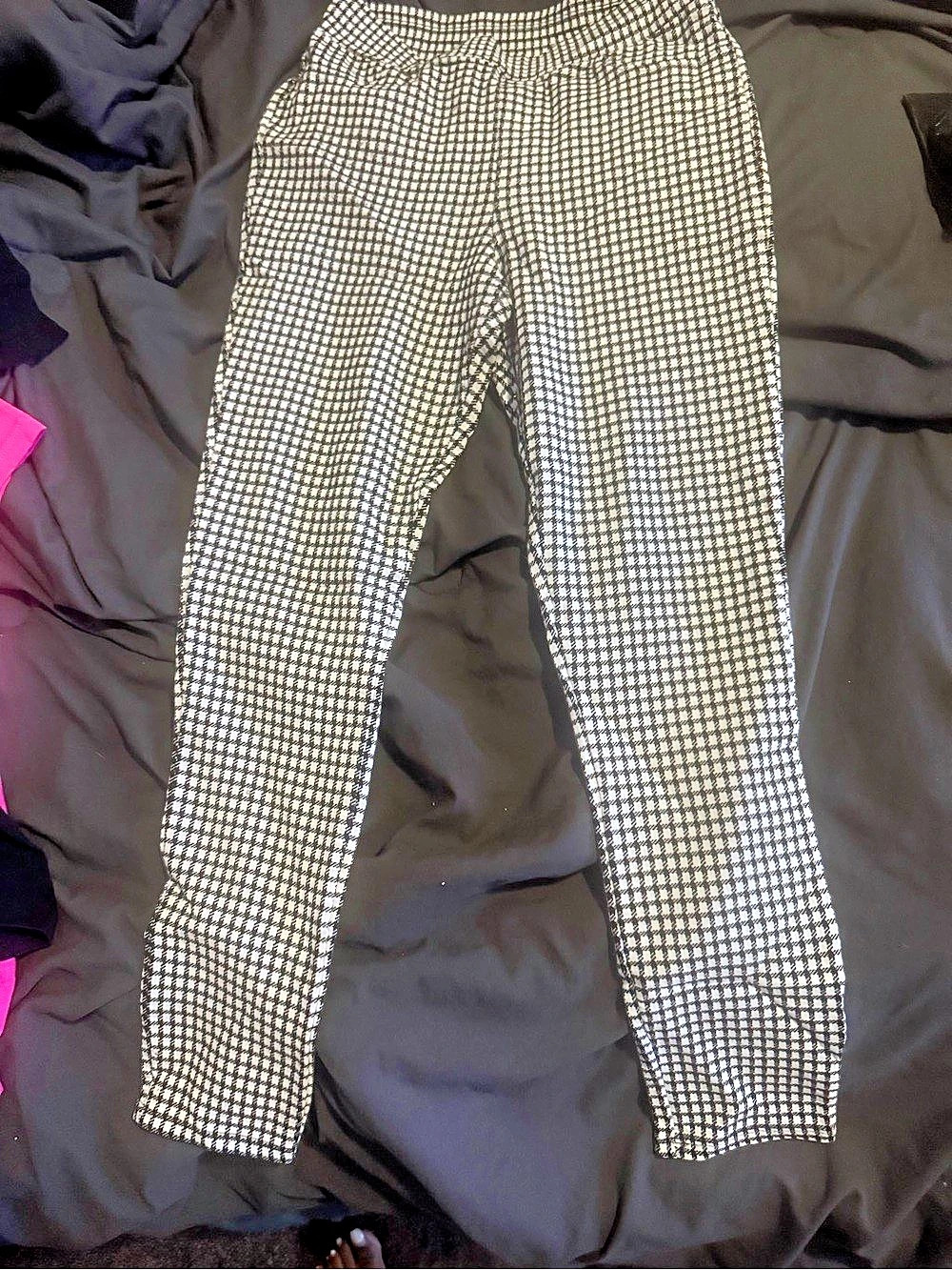 Checkered Leggings in Black & White Like New